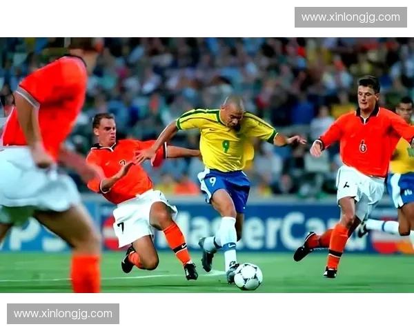 以世界杯为背景回顾历史上的经典赛季与足球传奇